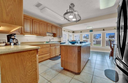 Lynn Haven House | Ultimate Loaded House & Guest House with Game Room & Gym