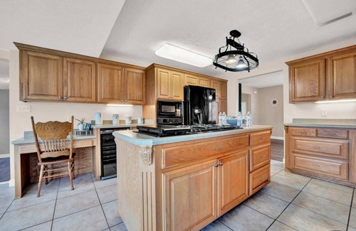 Lynn Haven House | Ultimate Loaded House & Guest House with Game Room & Gym