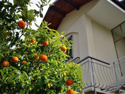 Loano Apartment | Quaint Loano Casa Archè with Garden, Pet & Child Friendly