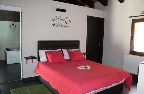 Casas del Abad House | Relax at Loboratorio Rural-Cuenta hasta 3: Pet-Friendly Escape