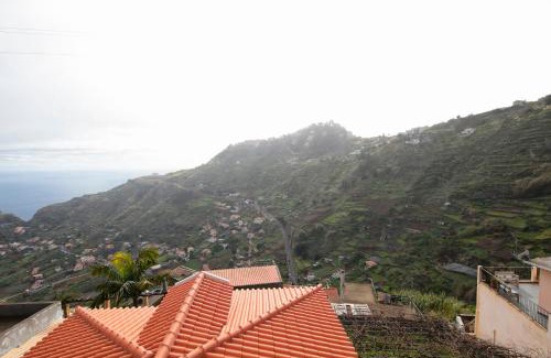 Camara de Lobos House | Budget-Friendly Stay at Lobos Rustic House II for Families