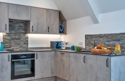 Newquay Ski Chalet | Ultimate Oceanfront Retreat at Lobster House - 10/10 Rated