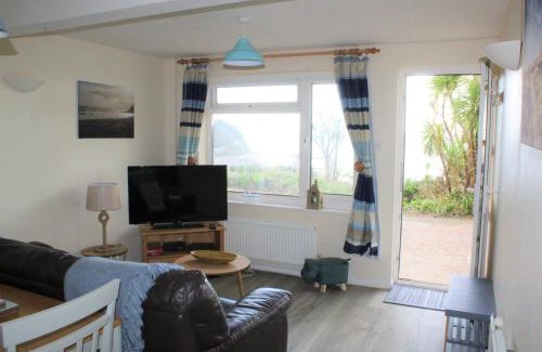 Seaton House | Pet-Friendly Oceanfront Escape at Lobster Pot - Mount Brioni