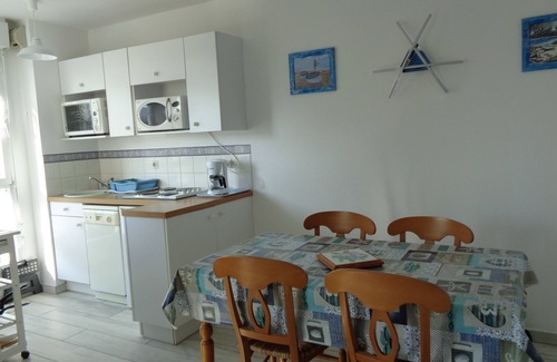 Arzon Apartment | Bright Loc Appart Arzon: Pool & Ocean View Near Port