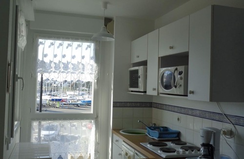 Arzon Apartment | Bright Loc Appart Arzon: Pool & Ocean View Near Port