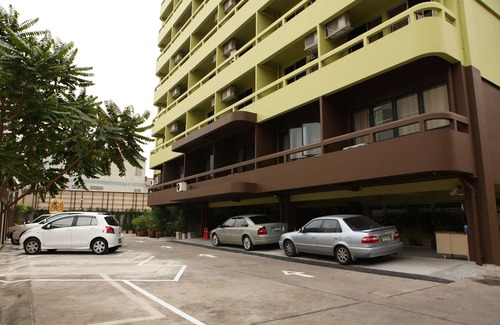 Khlong Tan Nuea Apartment | Comfortable Local Apartment in Thong Lor, Near Saen Sab Klongboat
