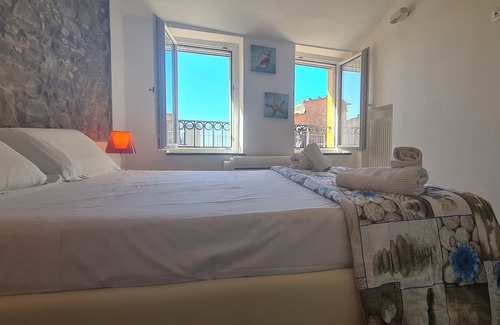 Volastra House | Relax at Cà Di Moi - Homy 5 Terre with Oceanfront Views