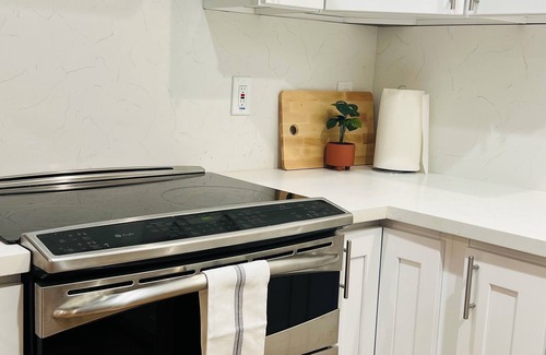 Estates at Canyon Crest Apartment | Tranquil Riverside Studio Near UCR - Family Friendly Stay
