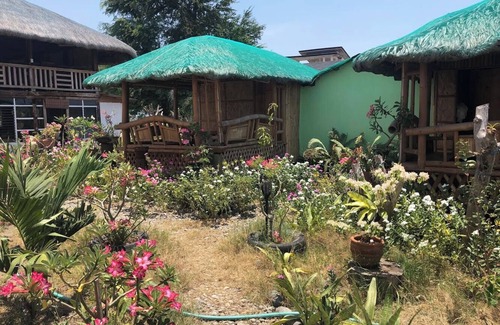 Bacnotan Cottage | Family-Friendly Ocean Breeze - Bahay Kubo Retreat