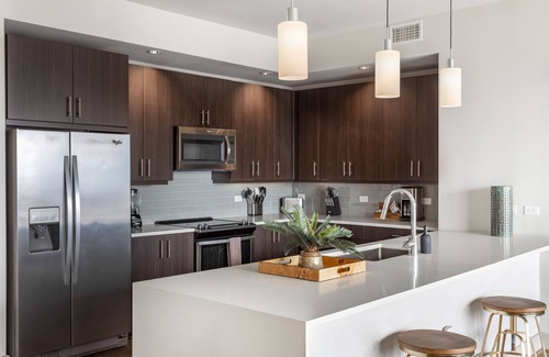 Uptown Apartment | Elegant Locale Victory Park - Dallas: Family-Friendly Bliss