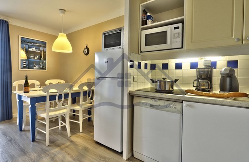Finistere Apartment | Cozy Bungalow with Sea View and Pool Access