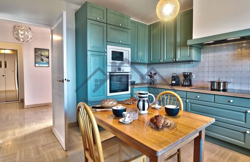 Finistere House | Cozy Ocean View Retreat with Direct Beach Access