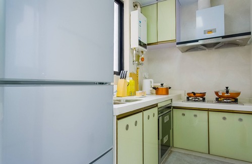 Xiangzhou District Apartment | Convenient Locals Boutique Apartment Wanzai No.4 with Kitchen