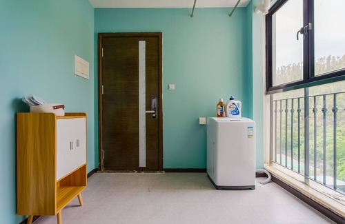 Xiangzhou District Apartment | Convenient Locals Boutique Apartment Wanzai No.4 with Kitchen