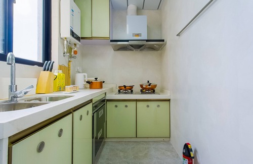 Xiangzhou District Apartment | Convenient Locals Boutique Apartment Wanzai No.4 with Kitchen