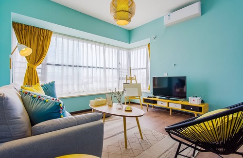 Xiangzhou District Apartment | Convenient Locals Boutique Apartment Wanzai No.4 with Kitchen