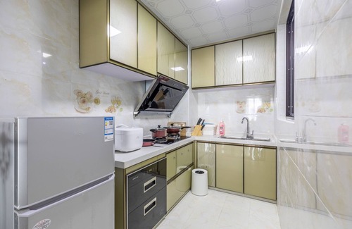 Xiangzhou District Apartment | Oceanfront Escape at Locals Boutique Apartment WanzaiCEC
