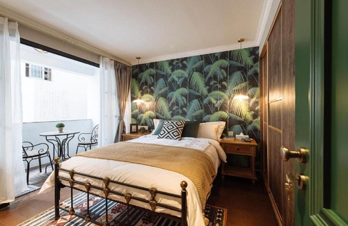 Liwan Apartment | Explore Locals Apartment Near Changshoulu Subway Station