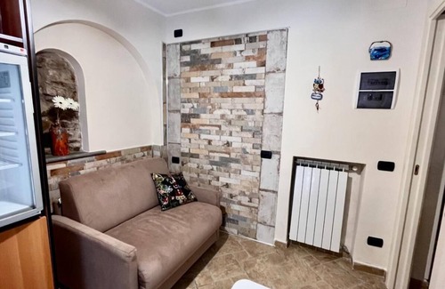 Castellabate Historic Centre Apartment | Cozy Getaway at Locanda Badia Residence with Breakfast