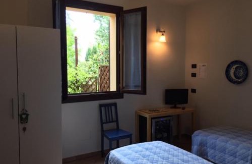 Oriolo dei Fichi Bed & Breakfast | Oceanfront Retreat at Locanda Camera con Vista