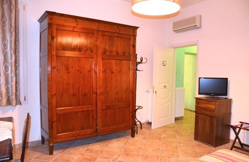 Pistoia House | Discover Locanda dei Fiori: Family-Friendly with Dining