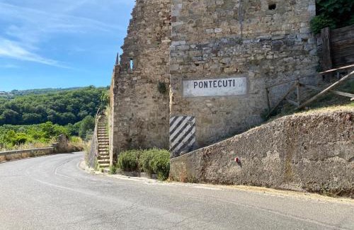 Pontecuti House | Pet-Friendly Retreat at Locanda del Borgo - Rated 9/10