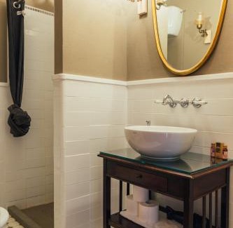 Dozza House | Delightful Stay at Locanda Dolcevita with Hot Tub & Dining