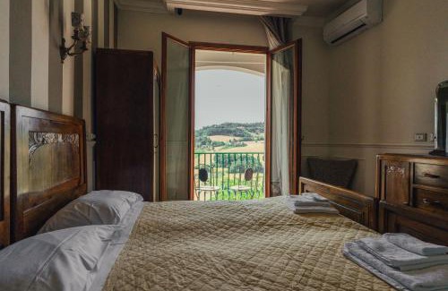 Dozza House | Delightful Stay at Locanda Dolcevita with Hot Tub & Dining