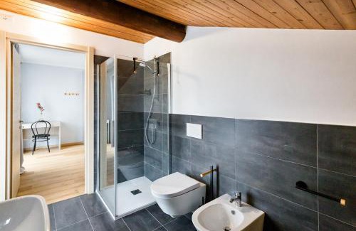 Rogno House | Locanda Gli Spiazzi