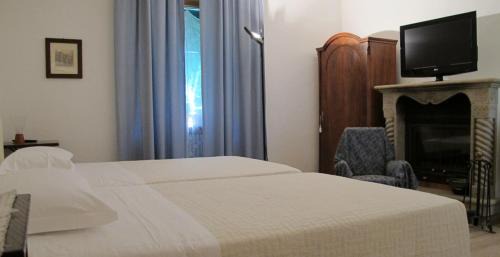 Riva del Garda Hotel | Top-Rated Locanda Restel De Fer: Pet-Friendly Getaway