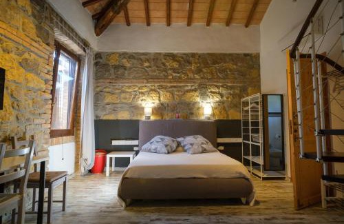 Tarquinia Bed & Breakfast | Villa Naumanni: Oceanfront Getaway with Hot Tub & Pool