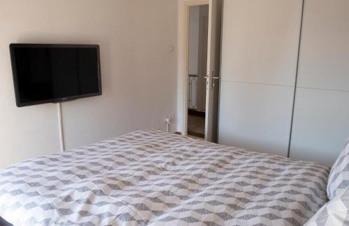 Locarno Apartment | Locarno, Casa Pioda - nahe Zentrum, mit Balkon und Parkplatz