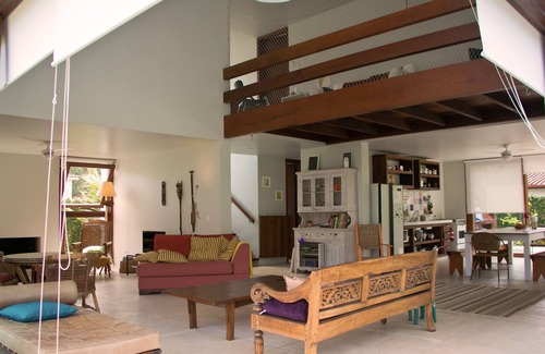 Itamambuca House | Prime Oceanfront Retreat with Pool and Sky TV Awaits