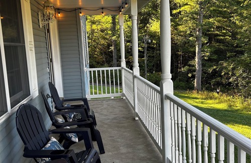 Farmington House | Tranquil Mountain Retreat Near Local Attractions & Pet Friendly