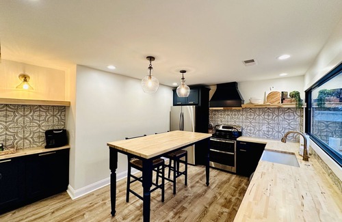 Chattanooga House | Scenic Retreat on the Tennessee River Near Downtown Chattanooga