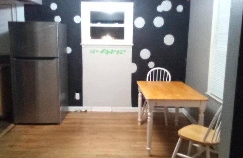 Northeast Columbus House | Located in cul-de-sak,3-bedroom house .15 min away from the airport OSU campus