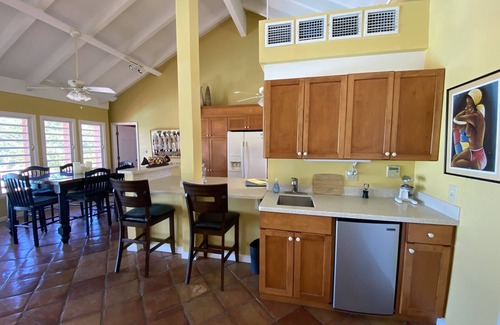 Testman Villa | Prime Location Near Buccaneer Hotel in Shoys Neighborhood