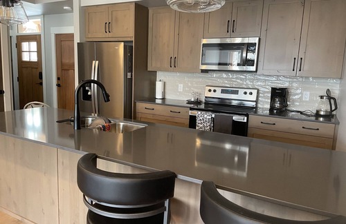 Sun Peaks Condo | SunPeaks Retreat: Ideal Location for Skiing and Golf