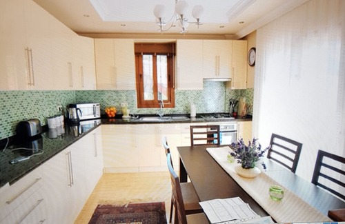 Dalyan City Center Villa | Discover Comfort in Maraş: Riverfront Dining & Top Amenities