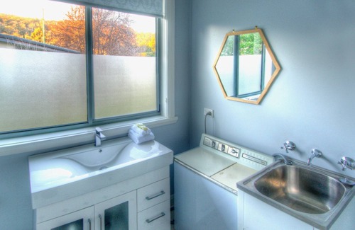 Coles Bay House | Located in the heart of Coles Bay, 2 minute walk to beach. Fireplace