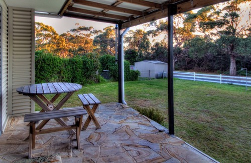 Coles Bay House | Located in the heart of Coles Bay, 2 minute walk to beach. Fireplace
