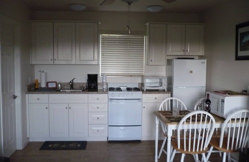 East Village Apartment | Cozy Oceanfront Retreat in the Heart of Cambria
