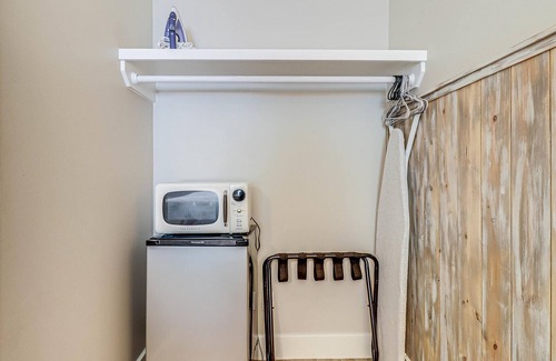 Rockport Cottage | Ideally Located Cottage 3: Walk to Marina and Festivals