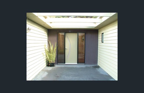 Indented Head House | Tranquil Beach Retreat with Ocean View and Spa Amenities