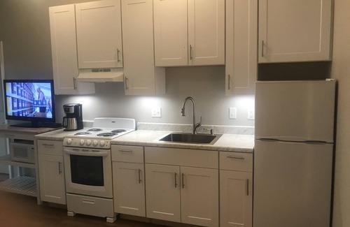 McColley Apartment | New Studio Residence with Lake View & Top Guest Ratings