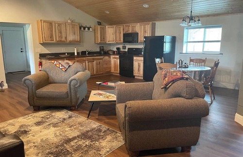 Holman House | Convenient Mora Hotel with Family-Friendly Amenities