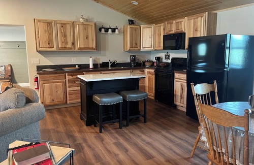 Holman House | Convenient Mora Hotel with Family-Friendly Amenities
