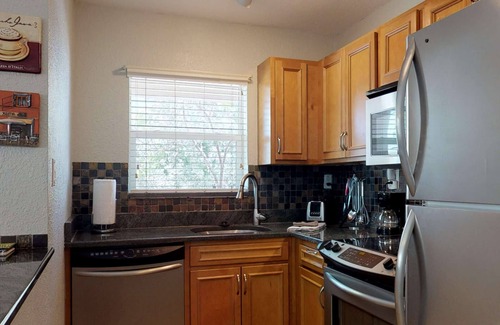 Pass-a-Grille Historic District Condo | Experience Pass-A-Grille Beach: Steps to Sand & Heated Pool