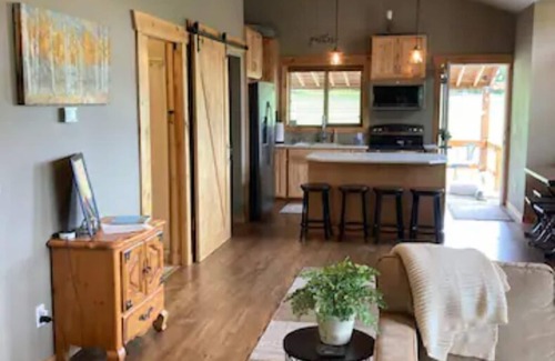Leavenworth Cabin | Idyllic Retreat on Icicle Road with Hot Tub & Scenic Views