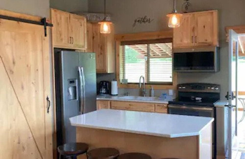 Leavenworth Cabin | Idyllic Retreat on Icicle Road with Hot Tub & Scenic Views